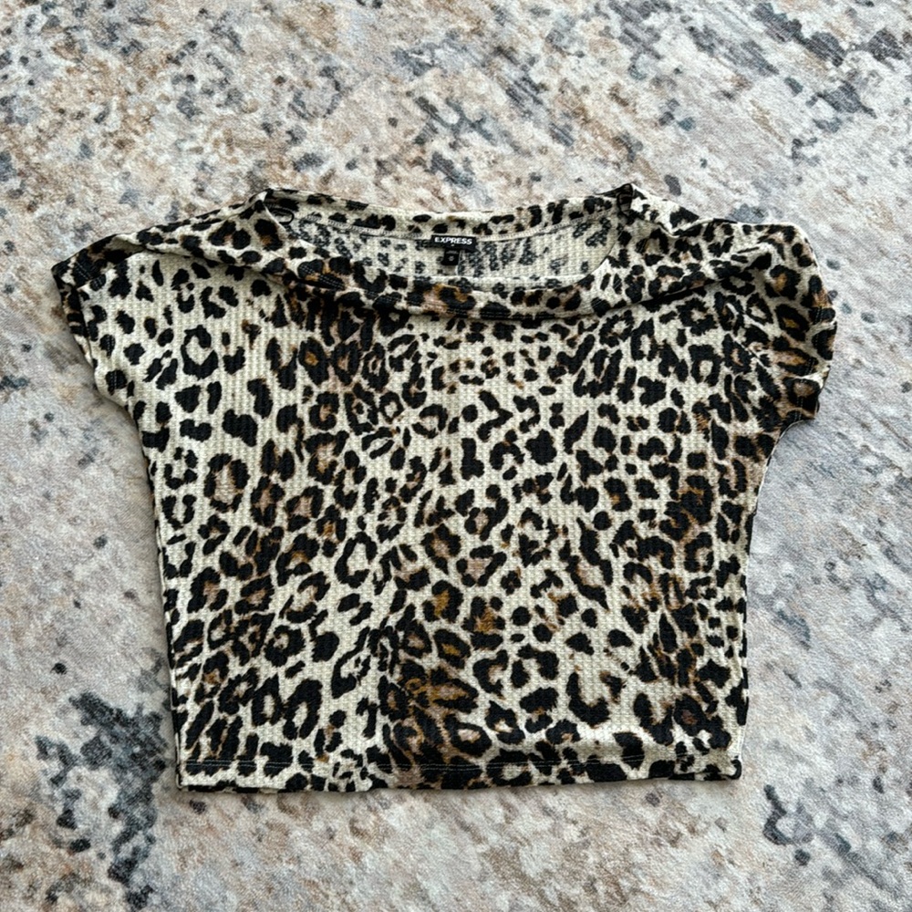 Express leopard tee